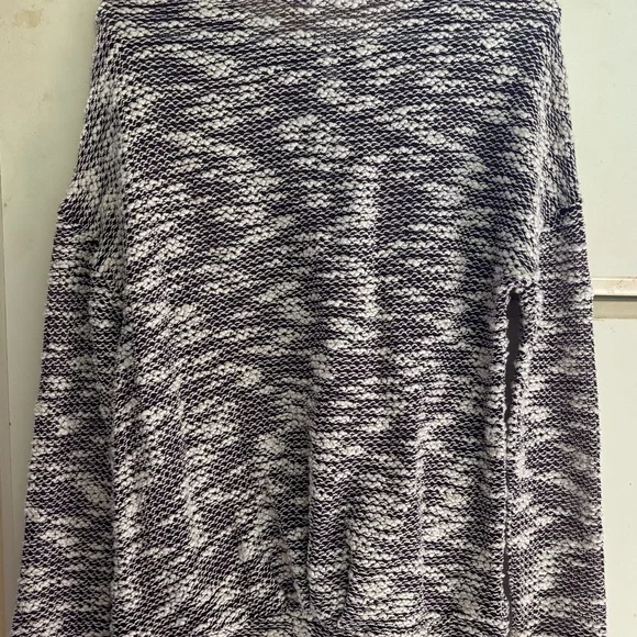 Fabletics Long Sleeve - Picture 2 of 2